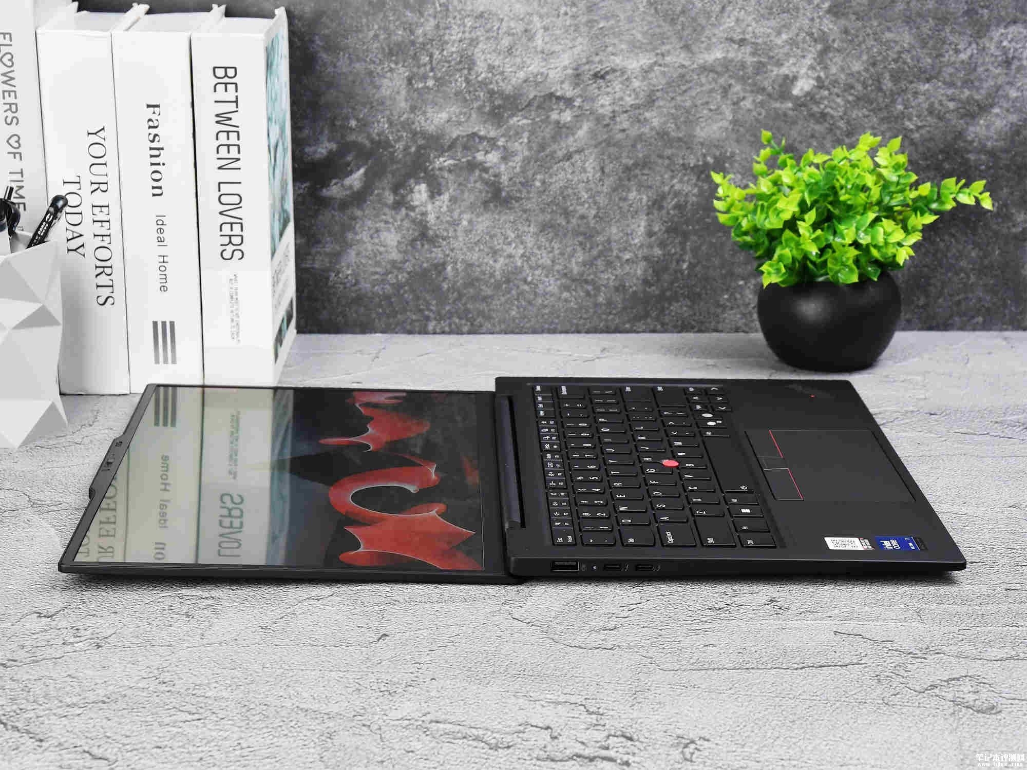 ThinkPad X1 Carbon Aura AI元启版笔记本（酷睿Ultra7 258V 32G 1T）评测，笔记本评测网（bjbpc.com）