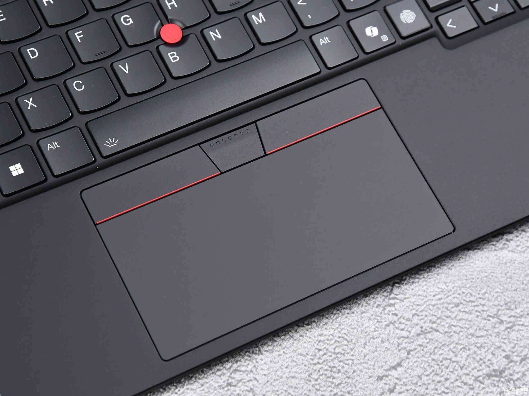 ThinkPad X1 Carbon Aura AI元启版笔记本（酷睿Ultra7 258V 32G 1T）评测，笔记本评测网（bjbpc.com）